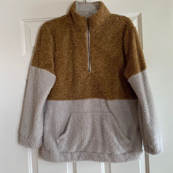 Local Boutique Size Large Gray & Brown Sherpa (Inside and out) - Picture 1 of 7